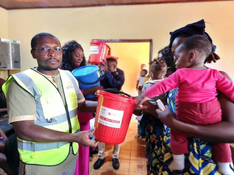 Distribution des kits aux familles bénéficiaires – Projet Vas-y Fille II